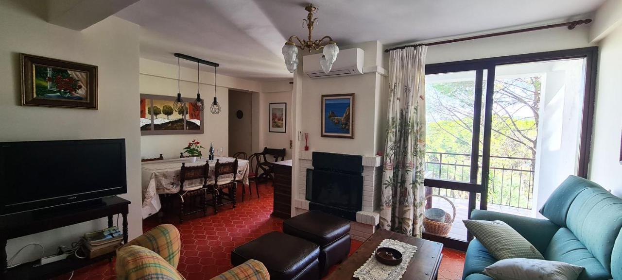 Апартаменты Casa Pini Сан-Мартин-де-Вальдейглесьяс Экстерьер фото